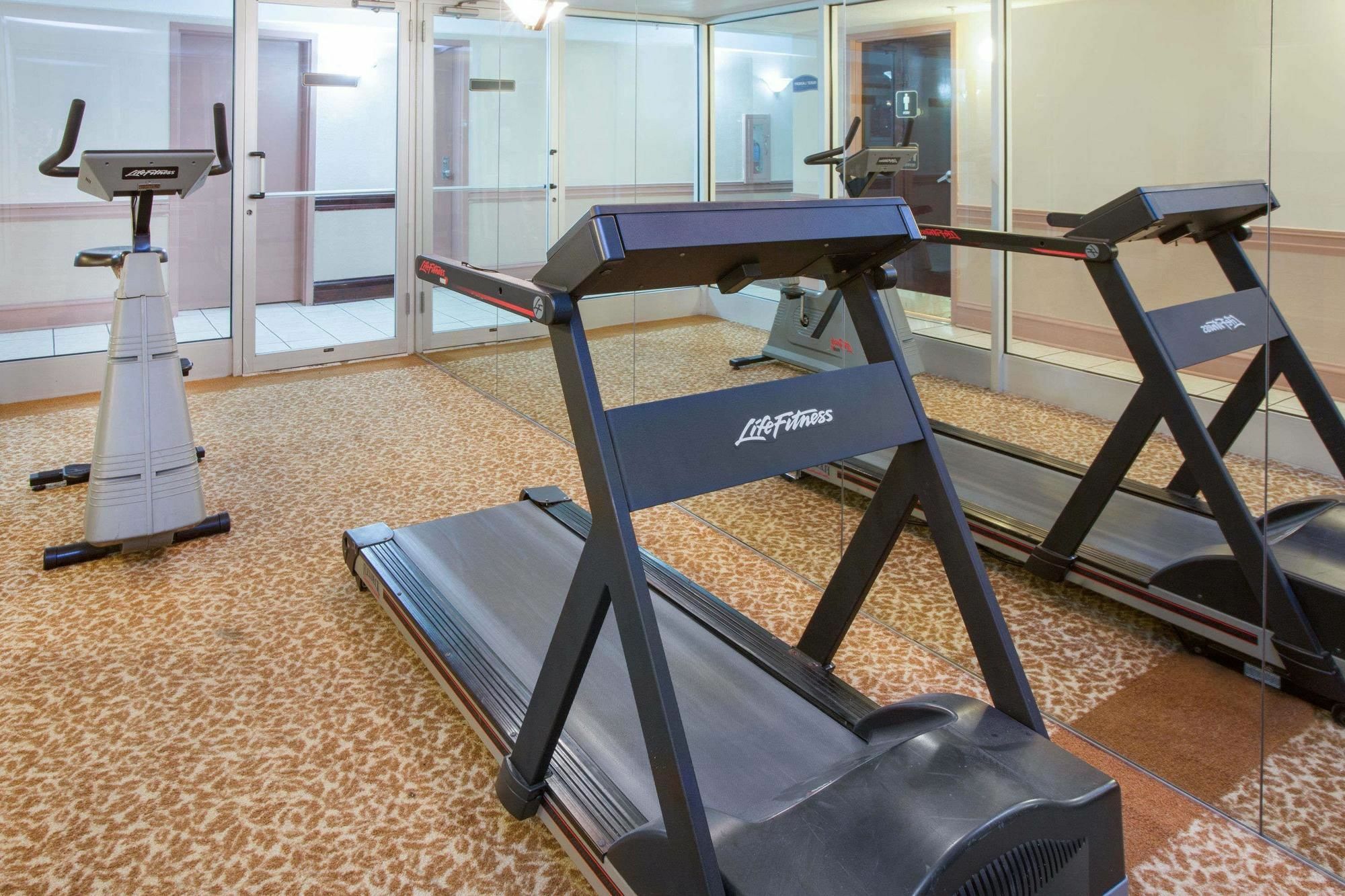 Hotel Baymont By Wyndham - Chicago - Addison - O'Hare Zewnętrze zdjęcie